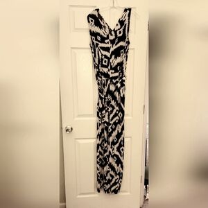 Black and white sleeveless jumpsuit with pockets